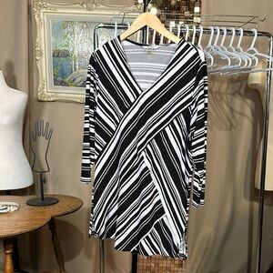 TanJay Black and White Asymmetrical A-line Top